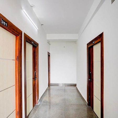 Collection O Apple Tree Hotel Noida Exterior photo
