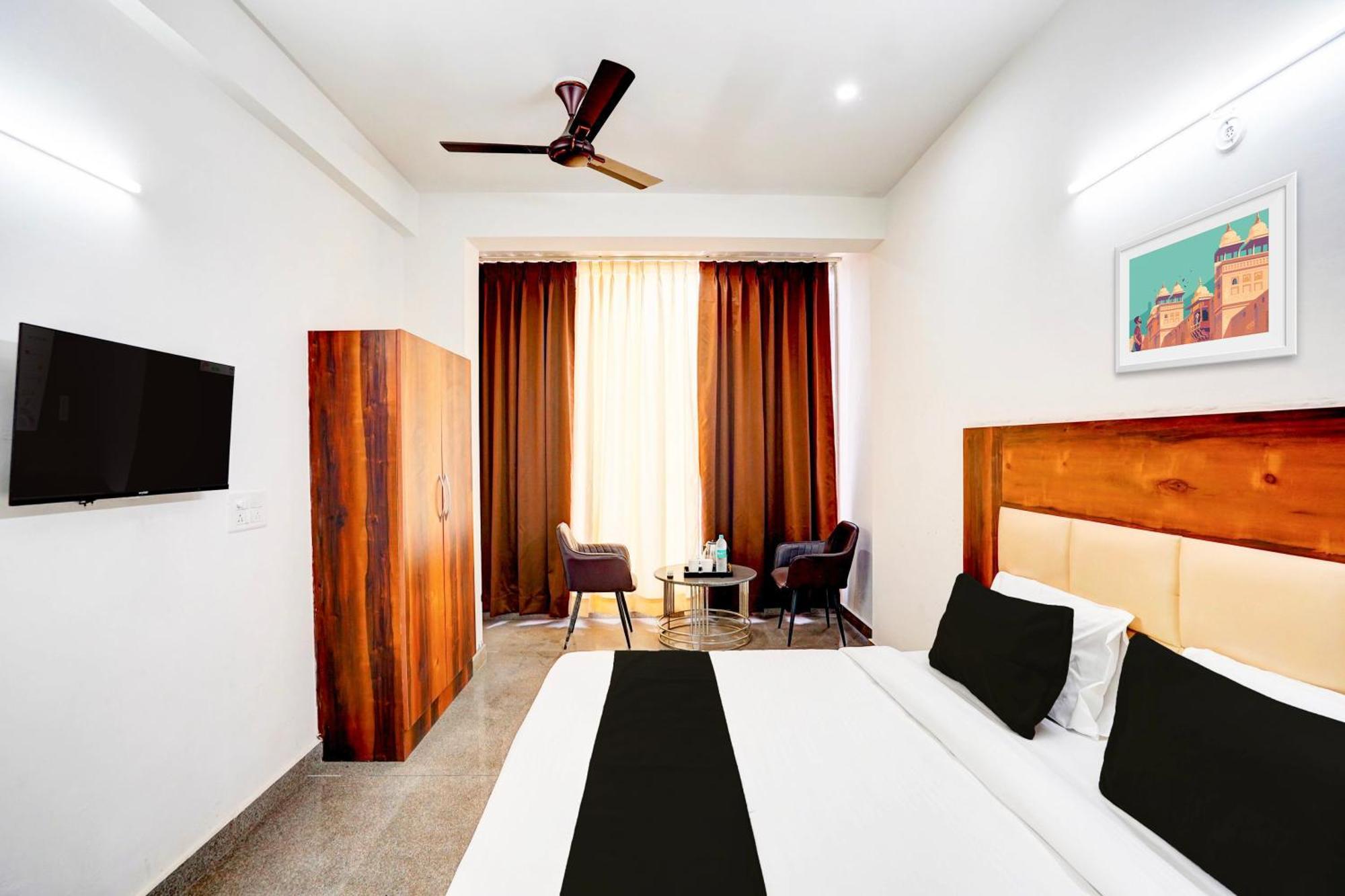 Collection O Apple Tree Hotel Noida Exterior photo