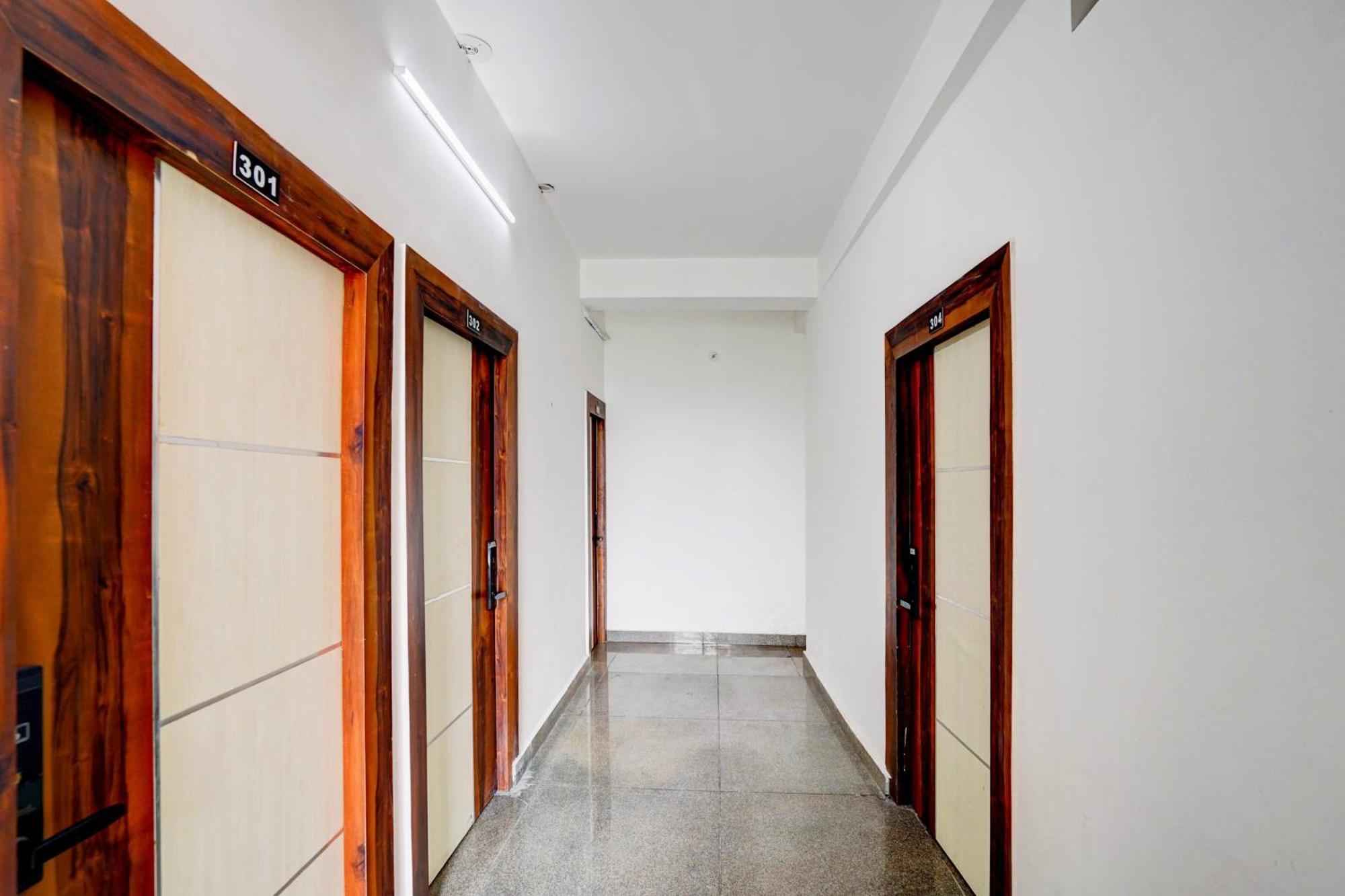 Collection O Apple Tree Hotel Noida Exterior photo