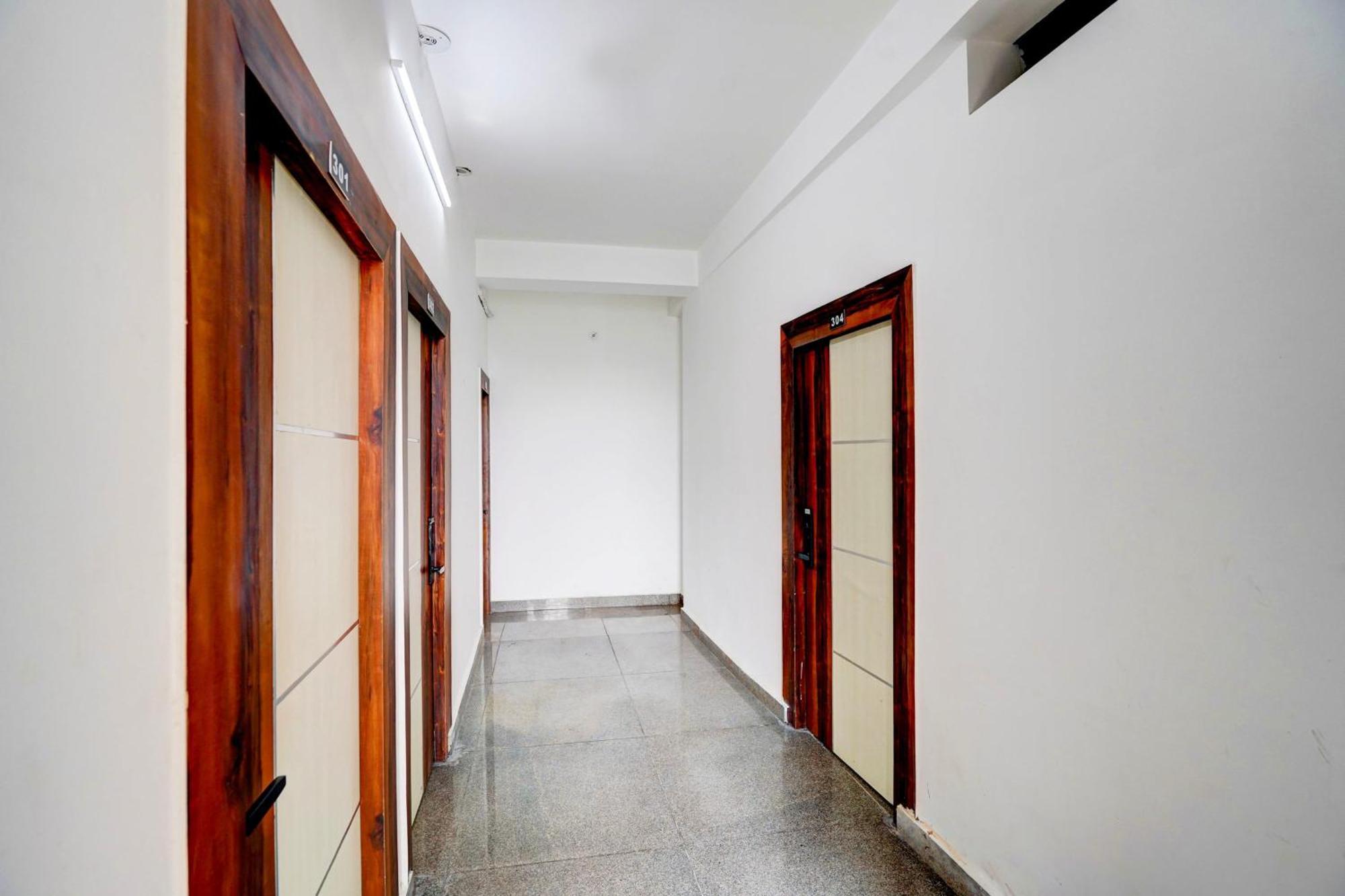 Collection O Apple Tree Hotel Noida Exterior photo