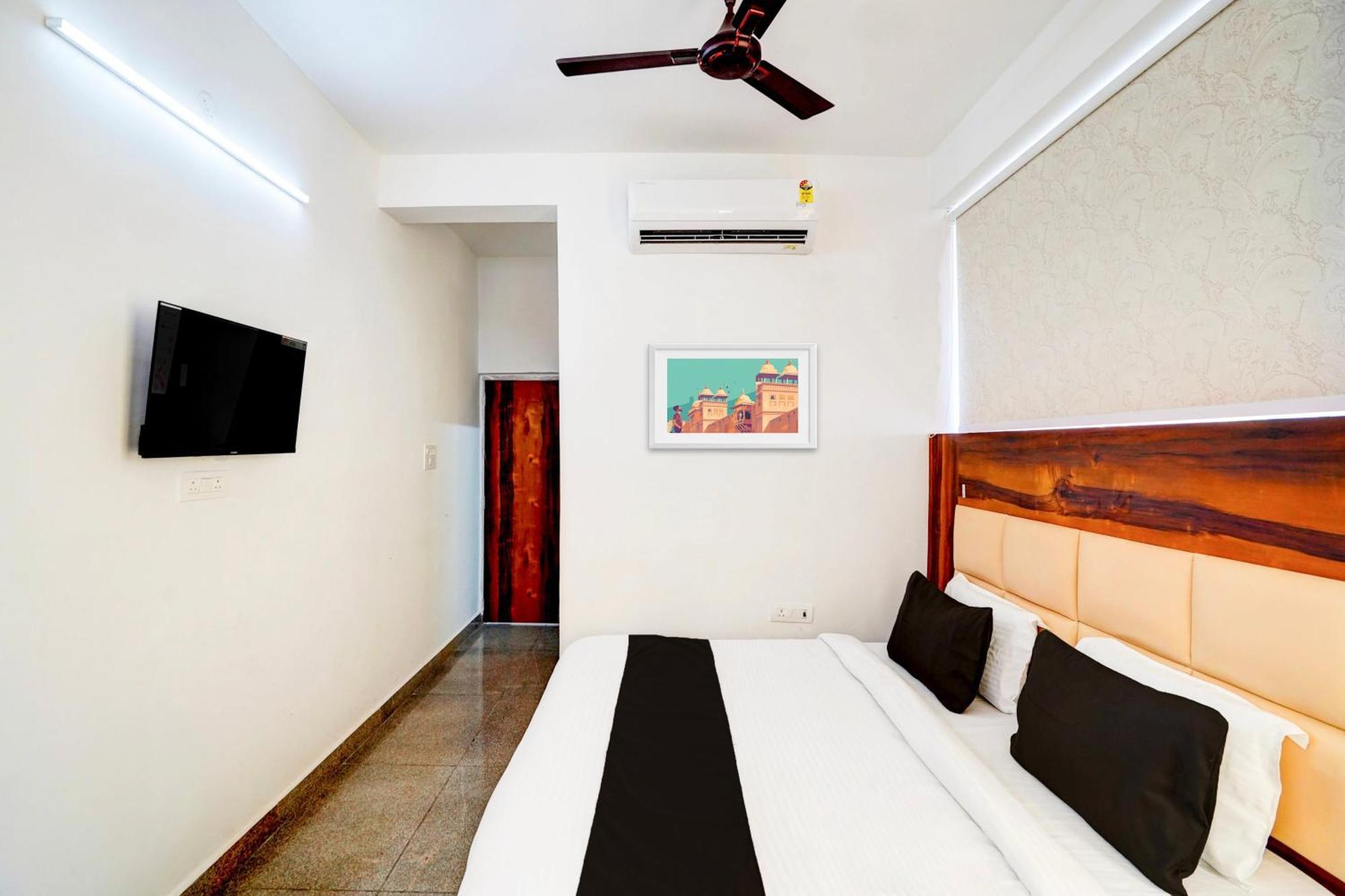 Collection O Apple Tree Hotel Noida Exterior photo
