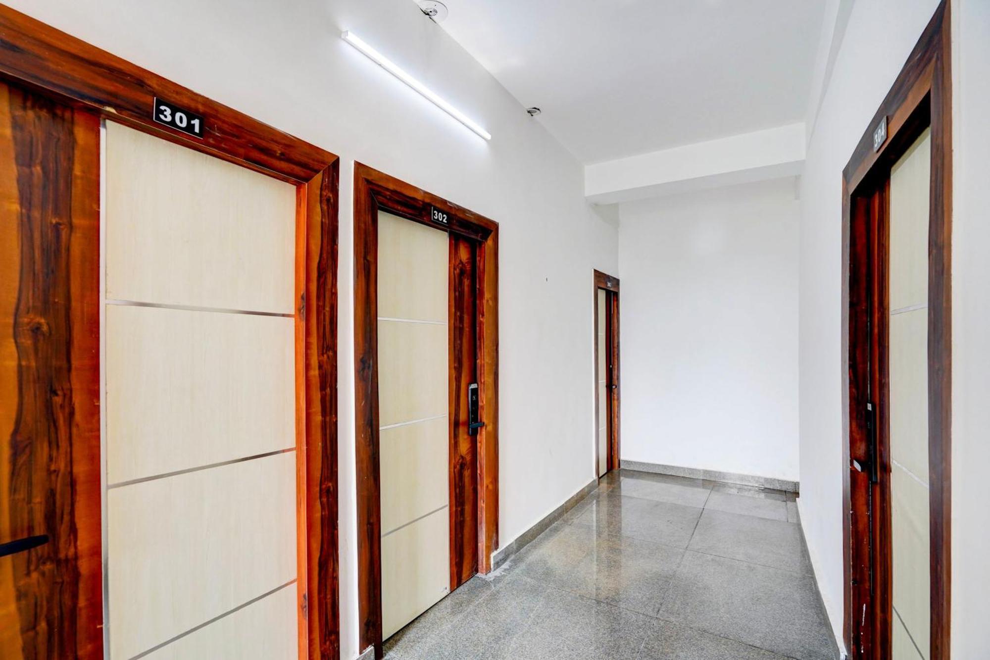 Collection O Apple Tree Hotel Noida Exterior photo