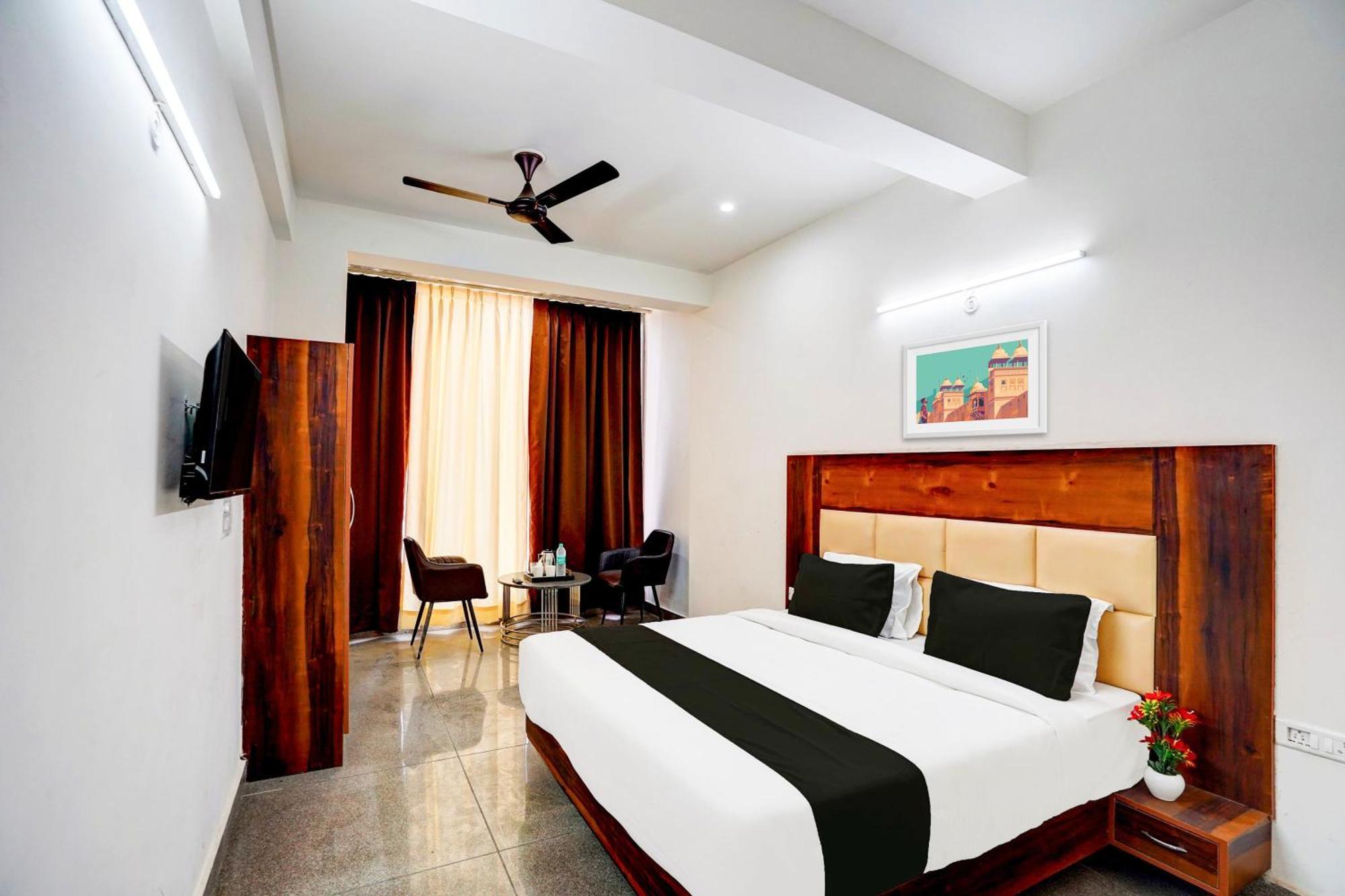 Collection O Apple Tree Hotel Noida Exterior photo