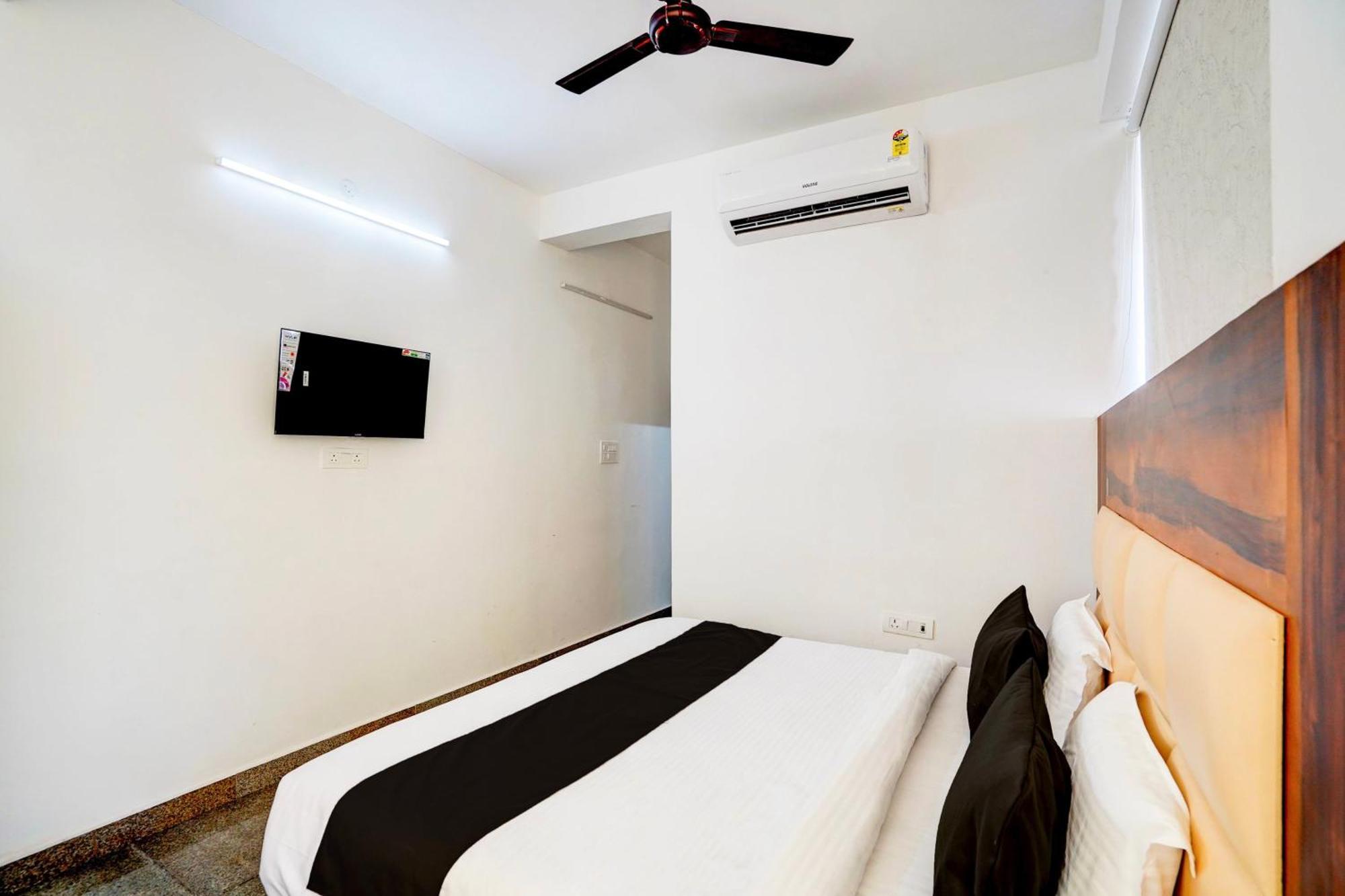 Collection O Apple Tree Hotel Noida Exterior photo