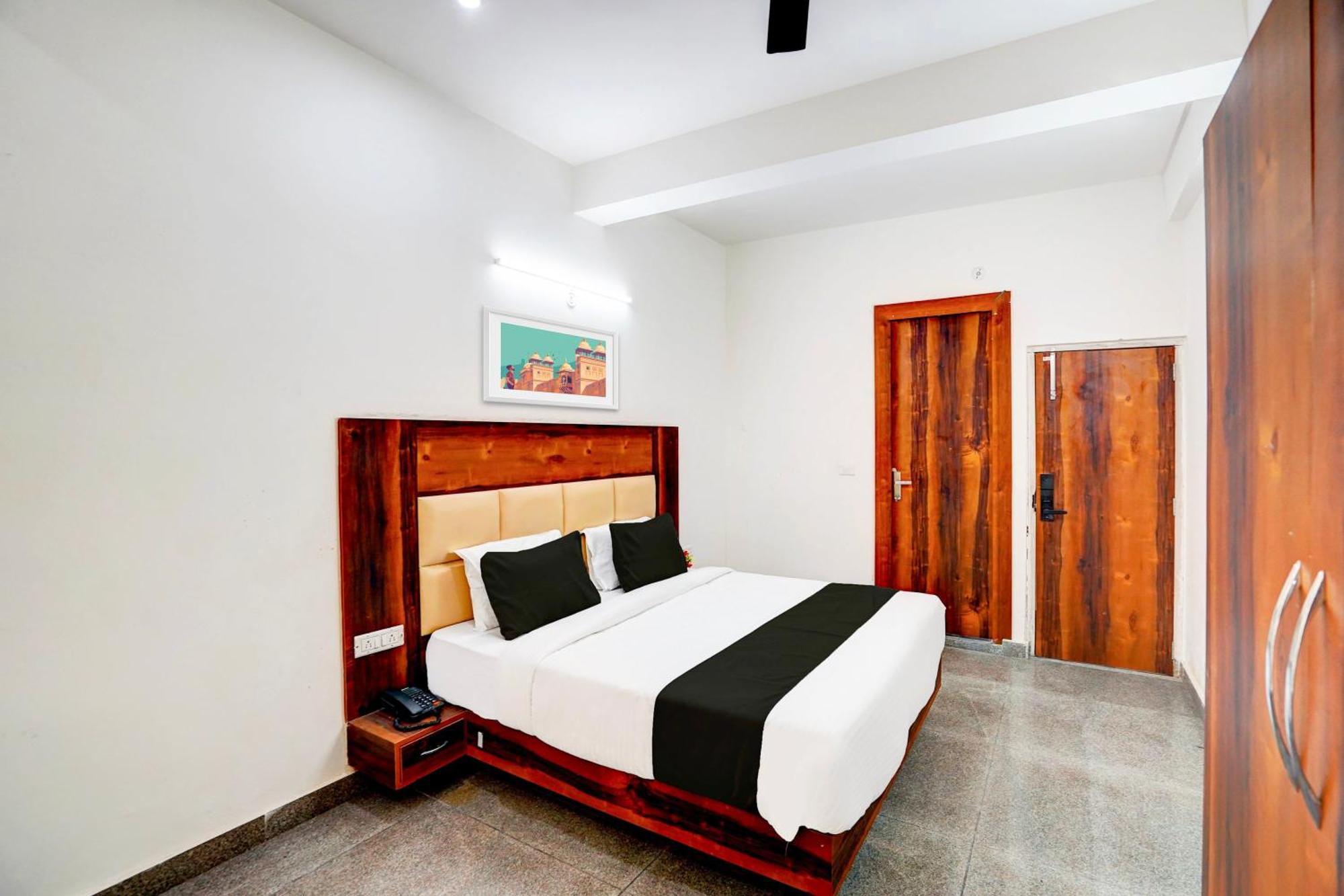 Collection O Apple Tree Hotel Noida Exterior photo
