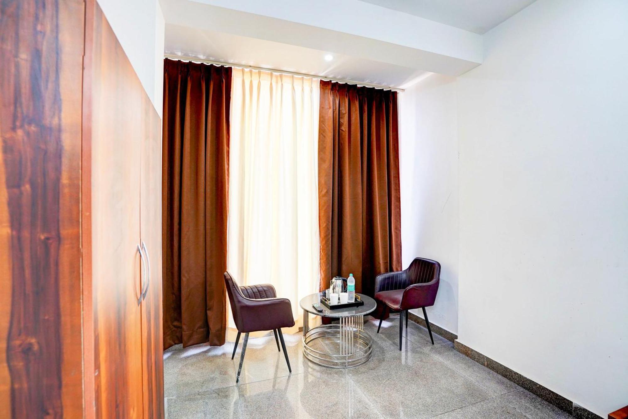 Collection O Apple Tree Hotel Noida Exterior photo