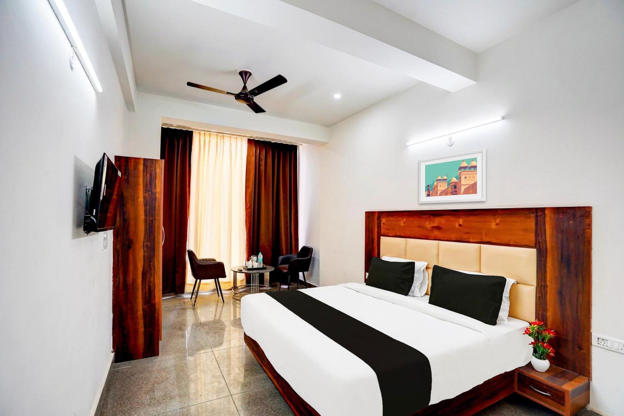 Collection O Apple Tree Hotel Noida Exterior photo